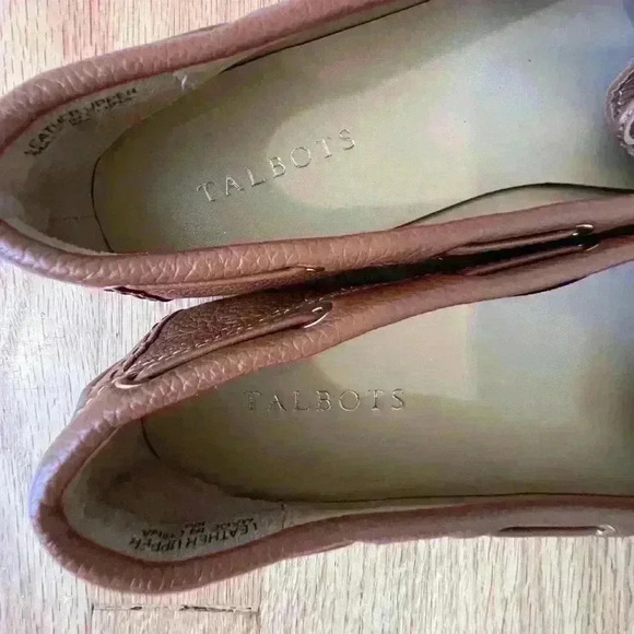 Talbots Women’s 8 Brown Leather Tassel Loafers - Picture 2 of 4